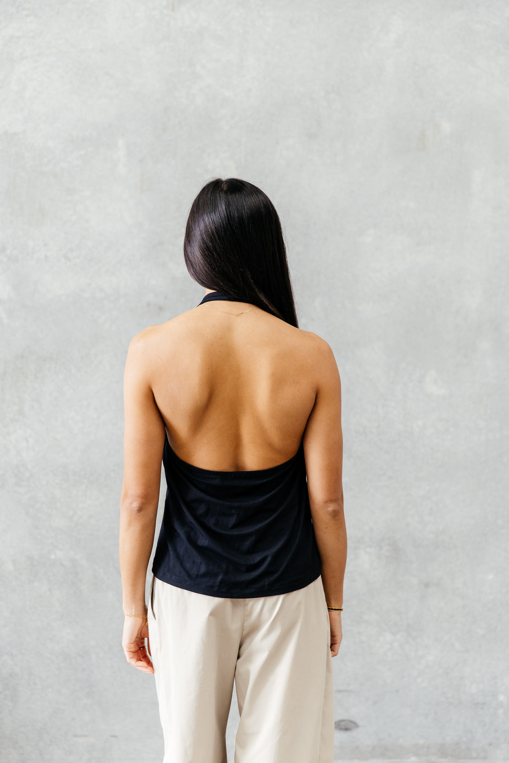01 VNECK BLACK