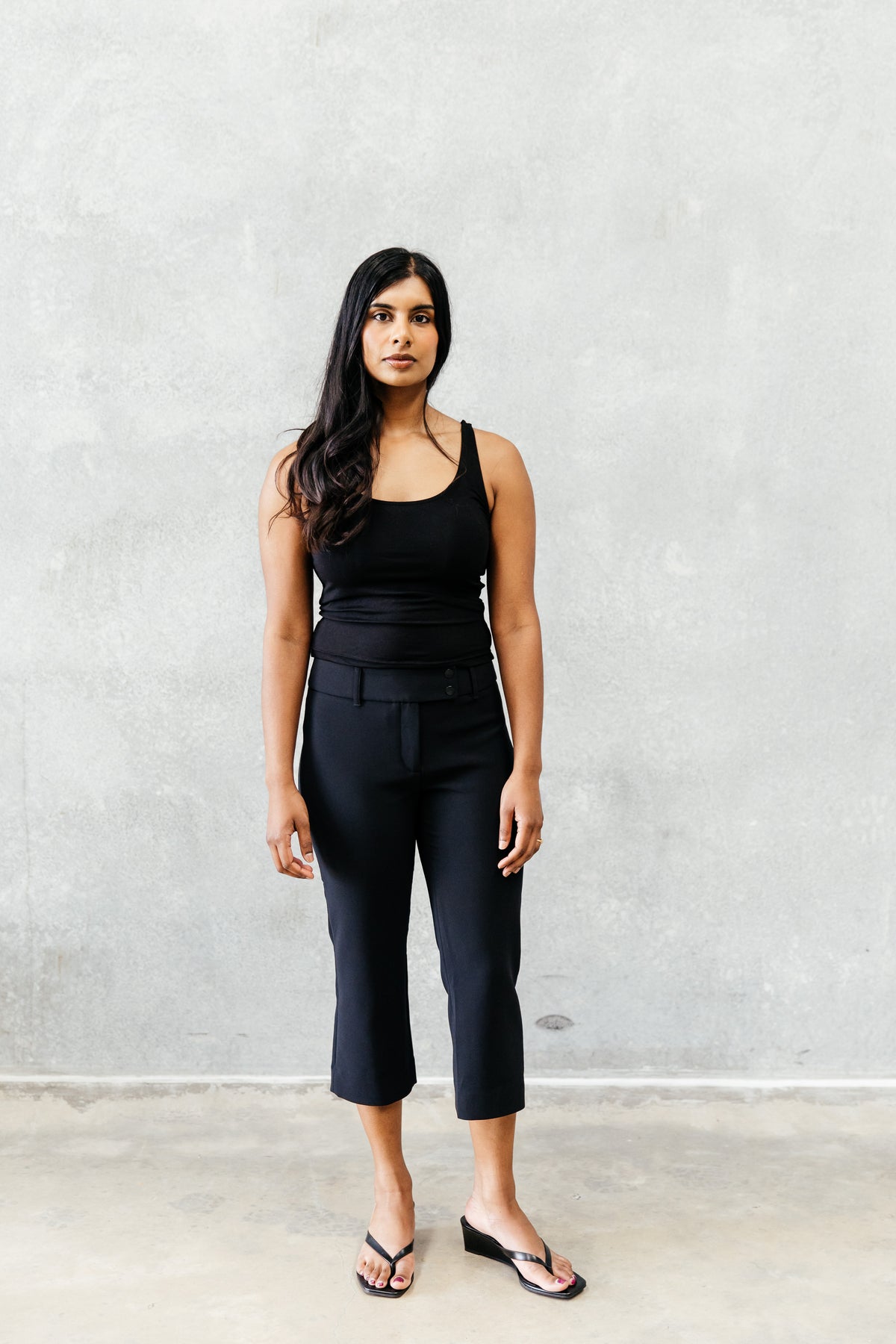01 TANK BLACK