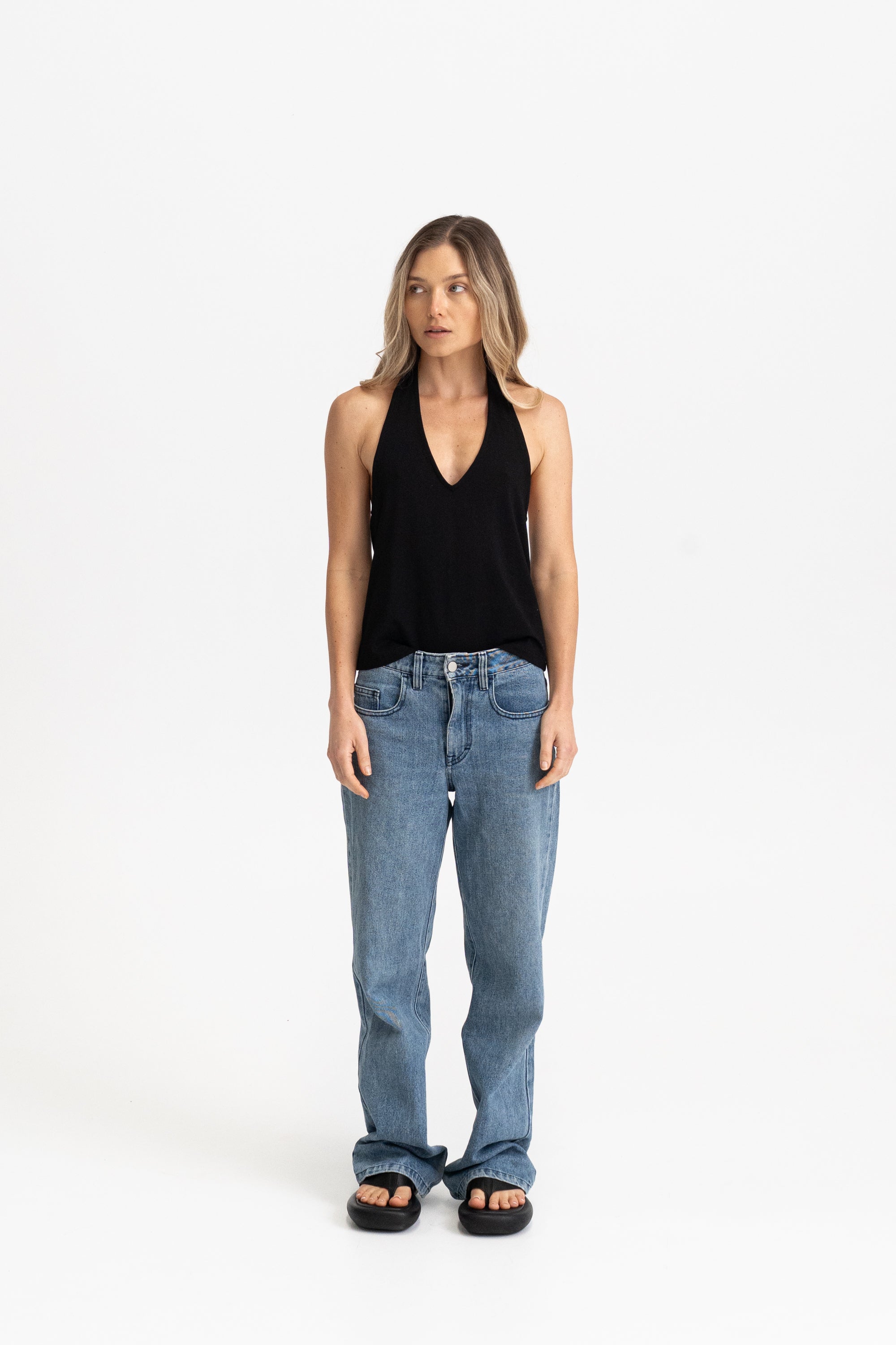 01 VNECK BLACK